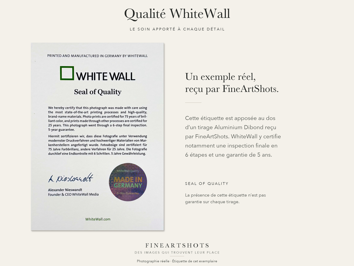 Qualité WhiteWall — exemple réel d’étiquette au dos d’un tirage Aluminium Dibond reçu par FineArtShots ; présence non garantie sur chaque tirage.